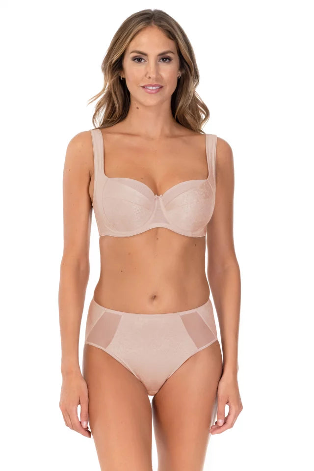 Beautifully shaping bra with deep cups (C/D/E/F)