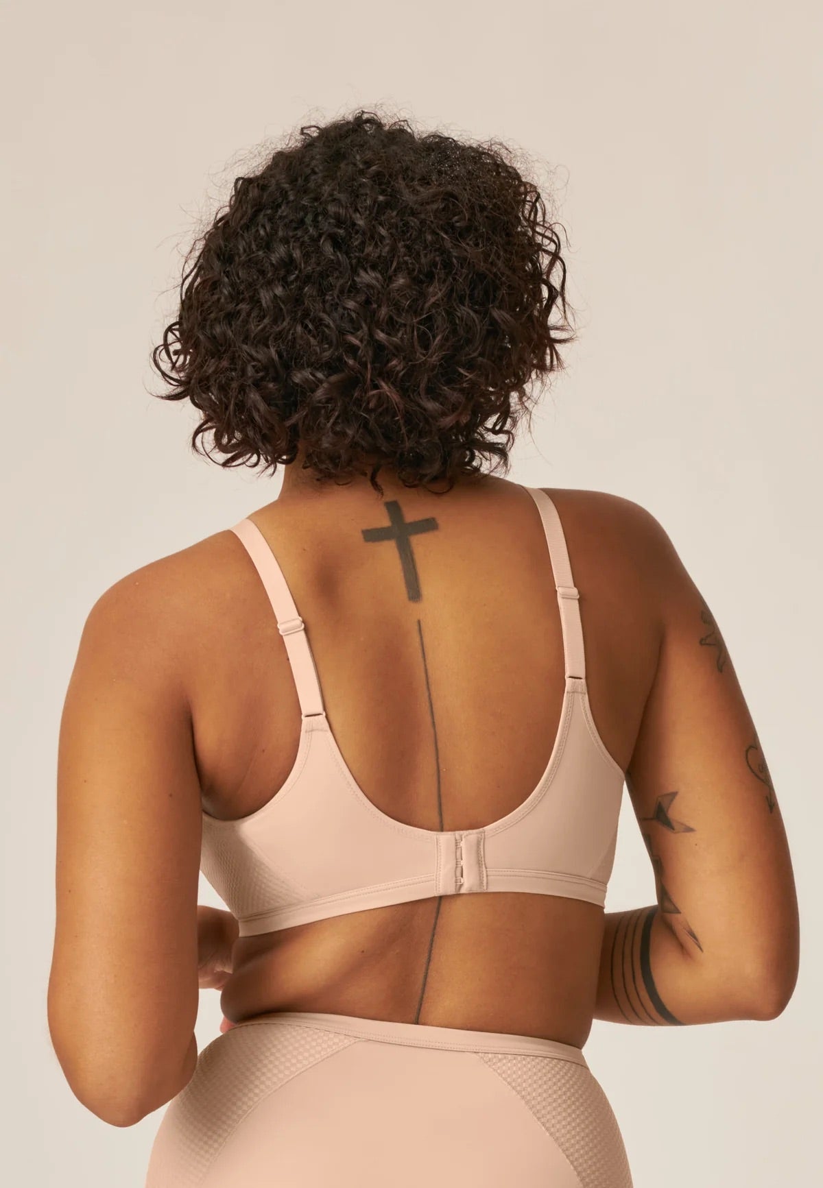 Vizualiai krūtinę mažinanti liemenėlė (100F/100G)