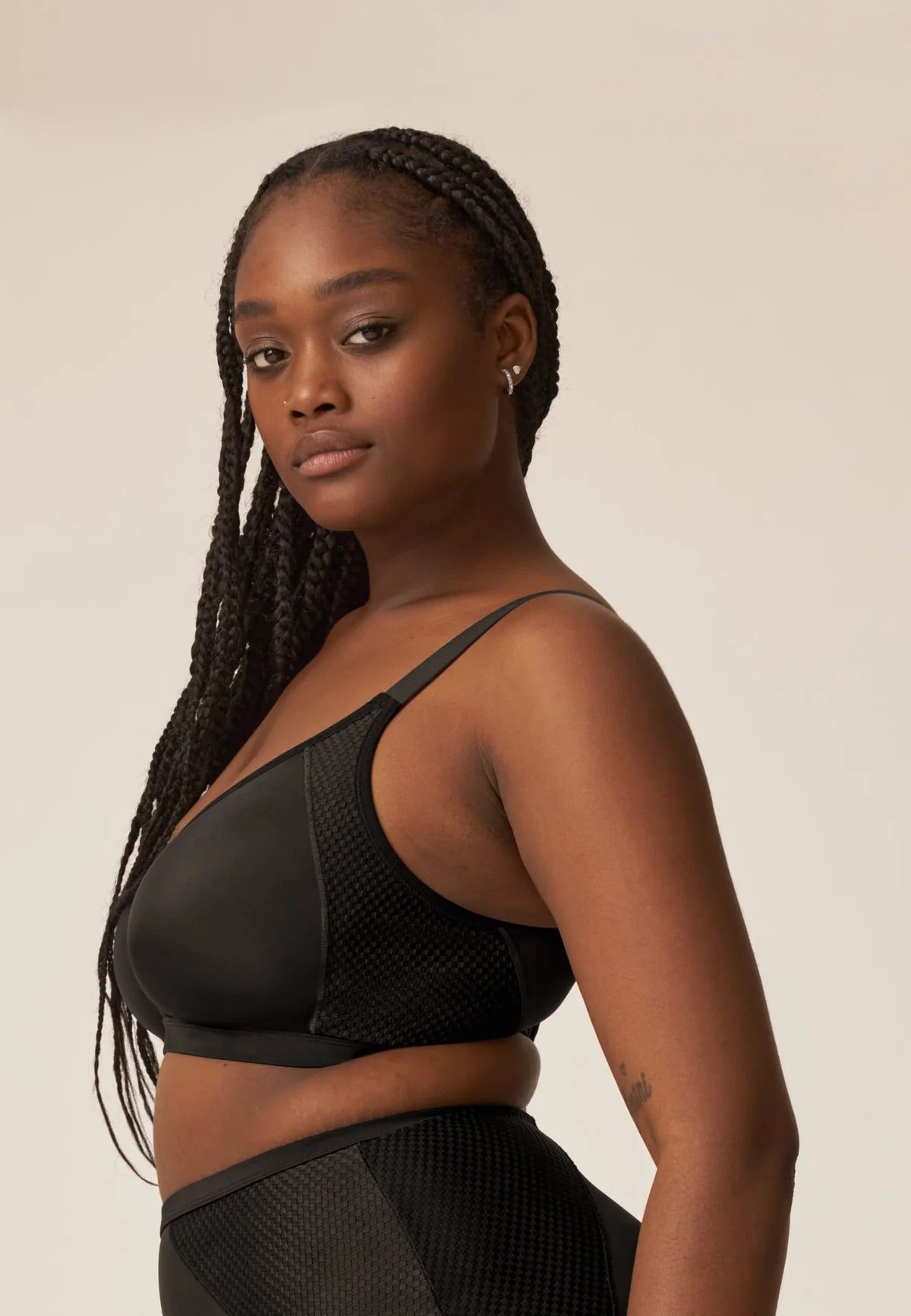 Vizualiai krūtinę mažinanti liemenėlė (100F)