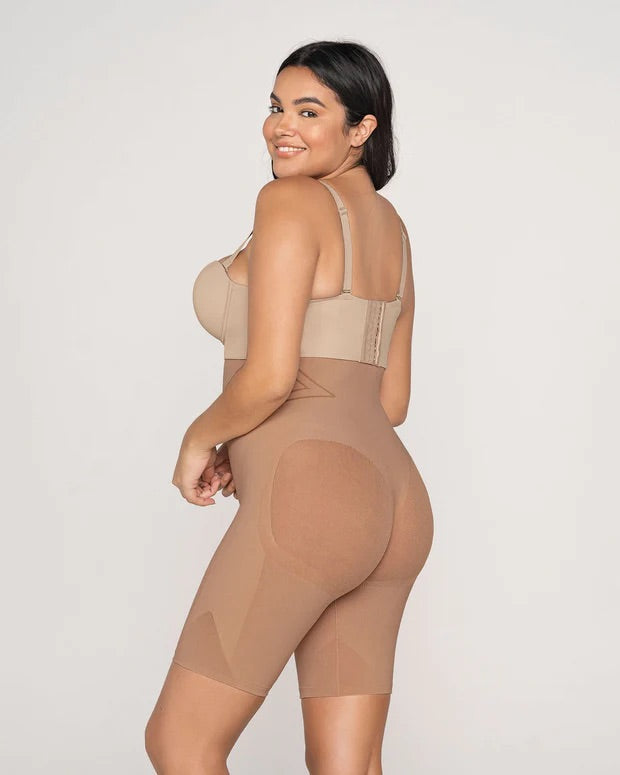 Išlyginantys ir apsaugantys šlaunis nuo trynimosi šortukai aukštu juosmeniu