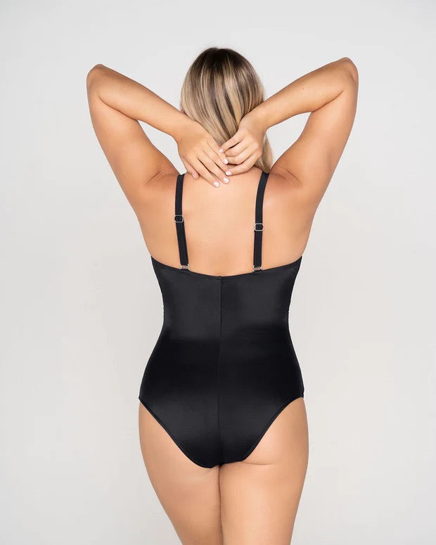 Liekninantis juosmenį, stiprios kompresijos maudymosi kostiumėlis