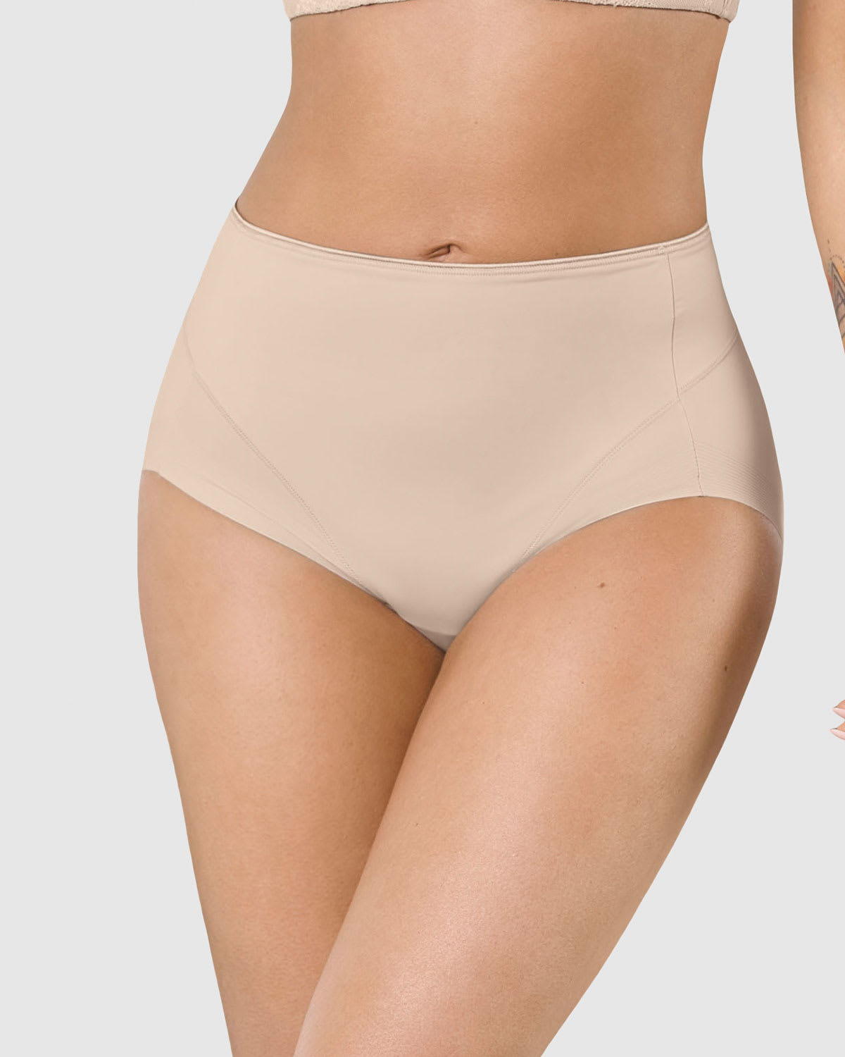 Strong compression panties for shaping the buttocks