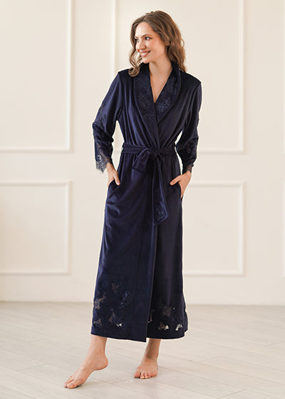 Velour bathrobe with handmade lace