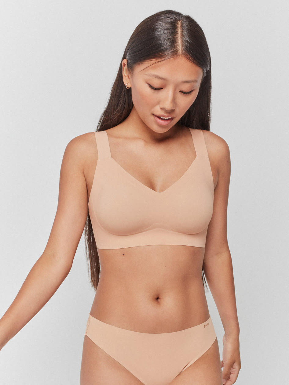 Seamless bra with wide straps